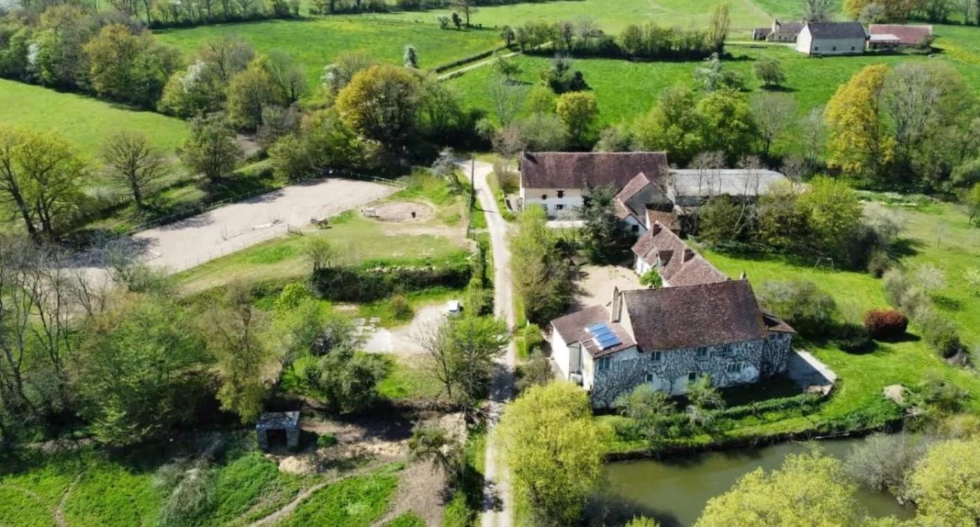 Ferme Equestre & Chambres D'Hotes Gateau Stables Proche Guedelon Saint-Amand-en-Puisaye ภายนอก รูปภาพ